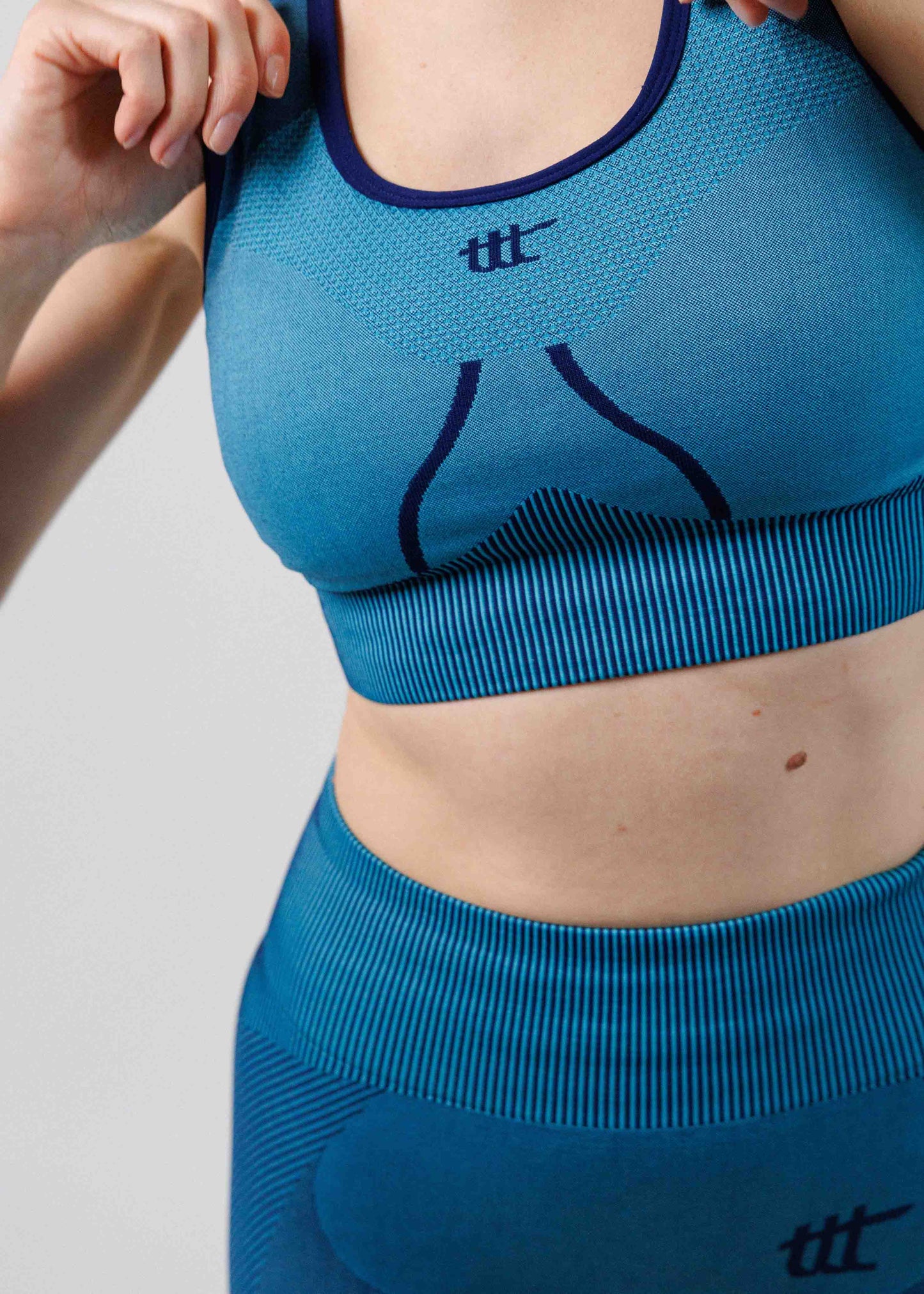 Sport BH in aqua designed for high impact movement and stability