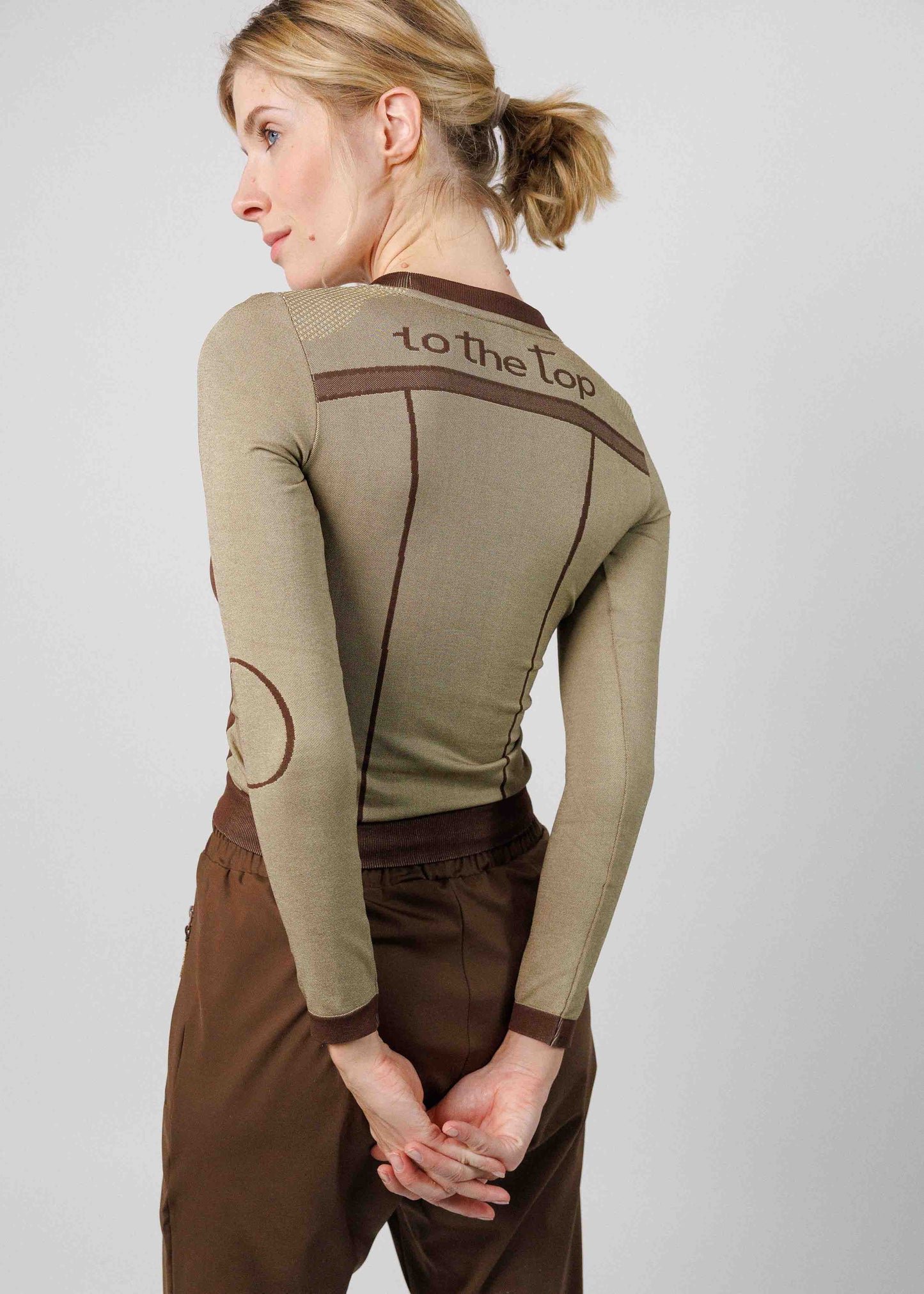Long sleeve damen showing seamless construction and natural shape
