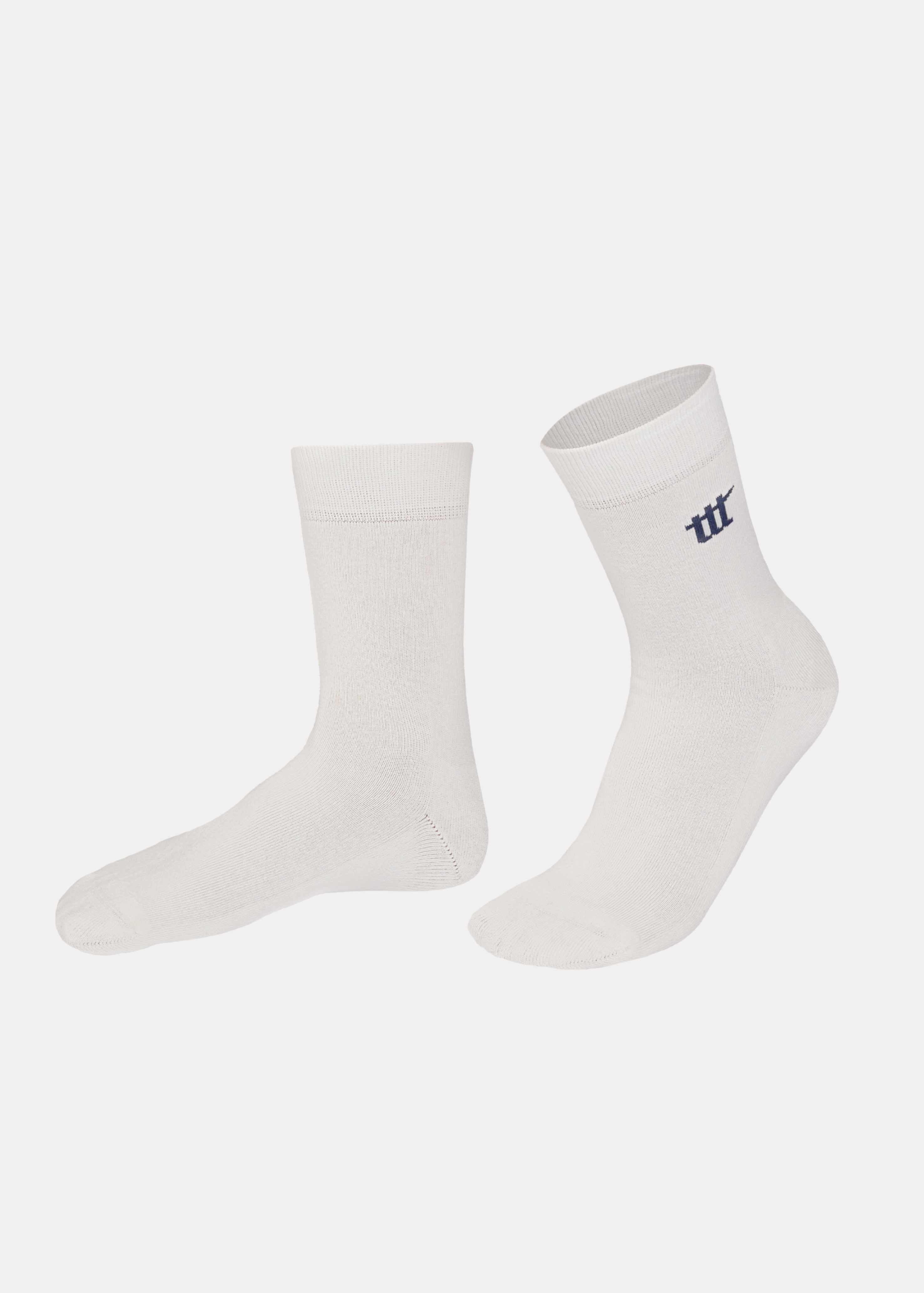 weiß-sportsocken-damen-athleisure-look