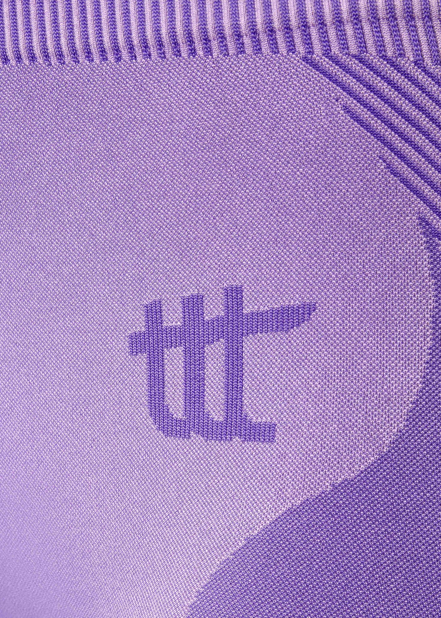 Soft shorts made from recycled material with seamless knit structure