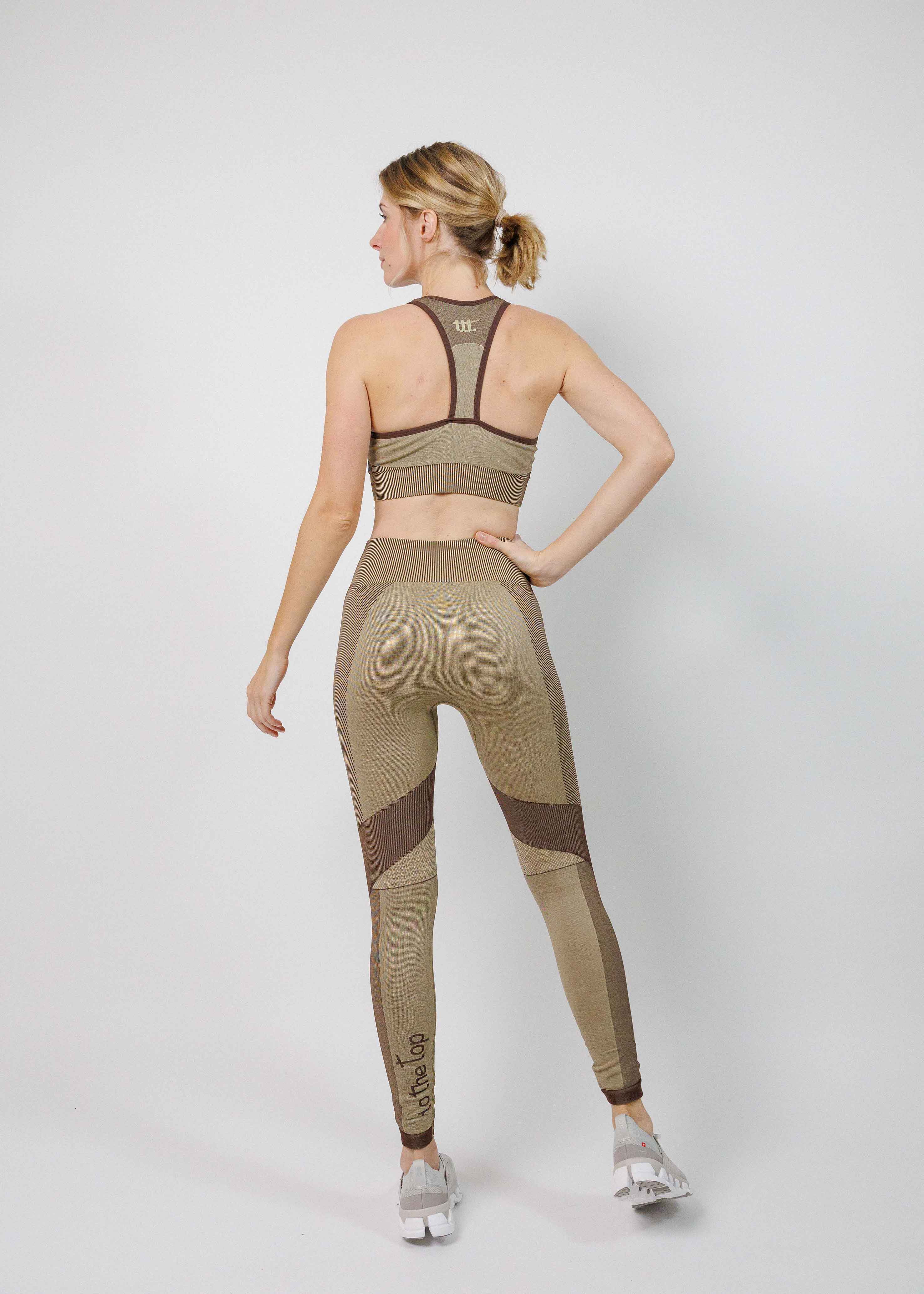 Second skin leggings in golden brown styled as soft leggings for everyday wear