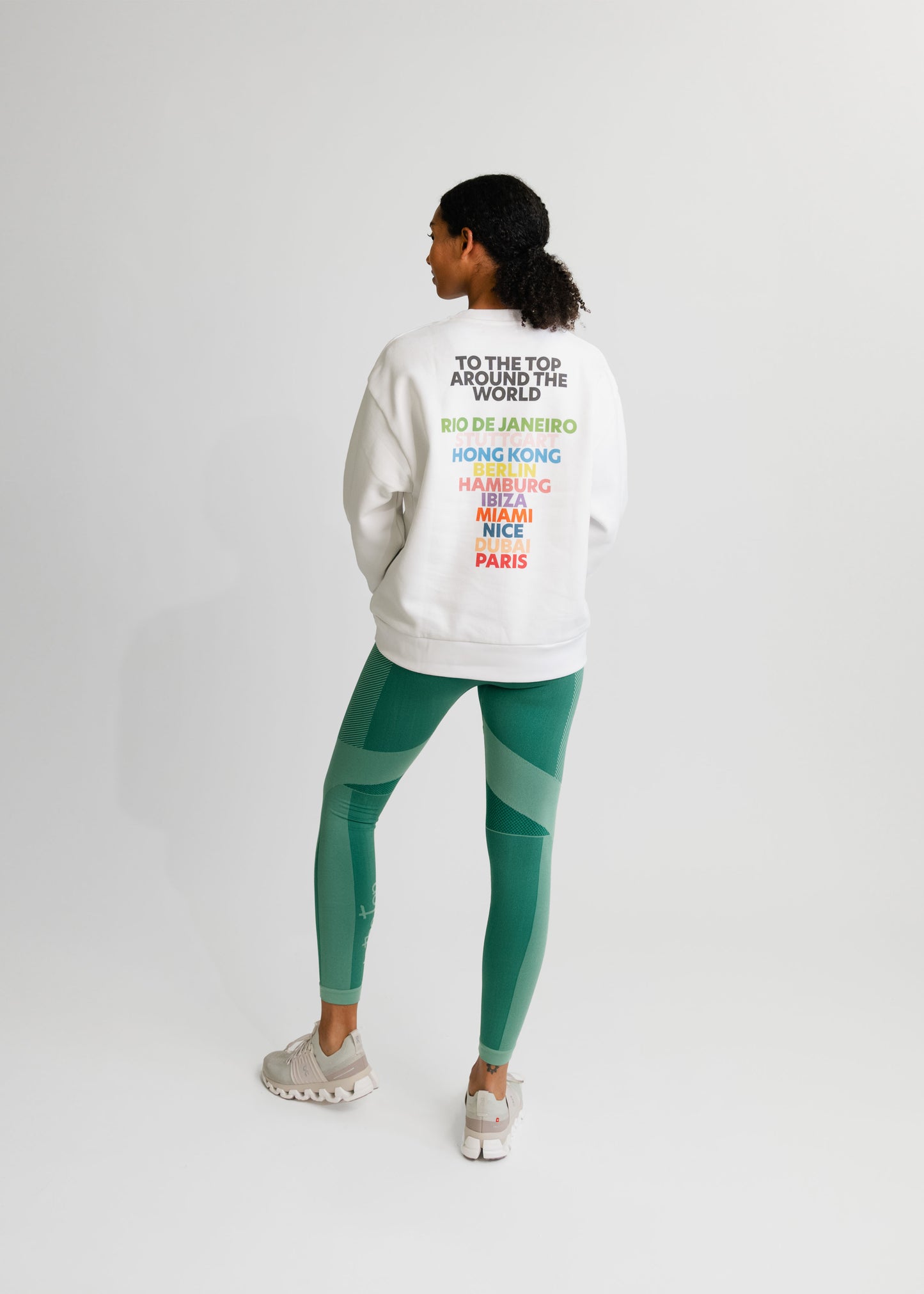 Sweater to the top Around The World