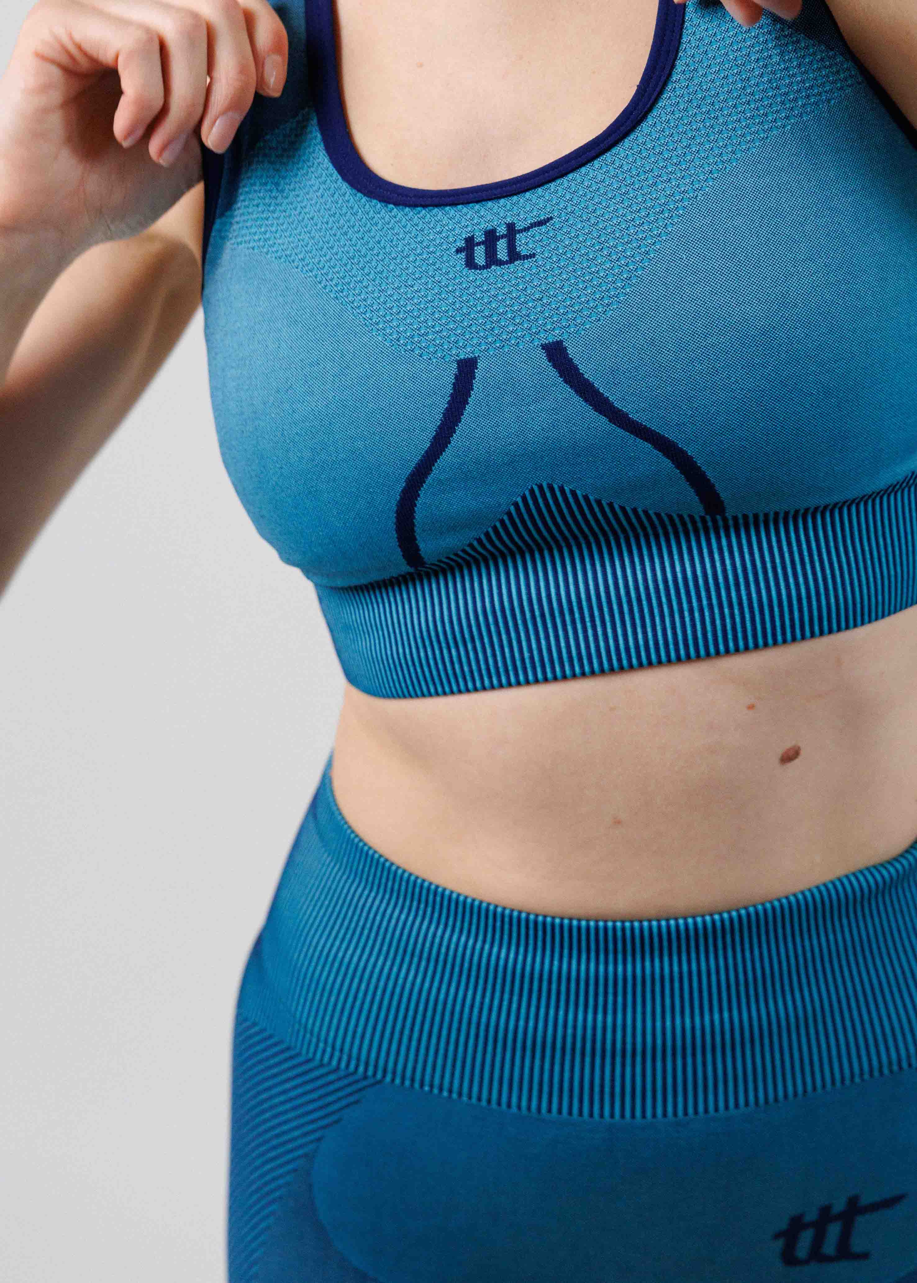 Sport BH in aqua designed for high impact movement and stability