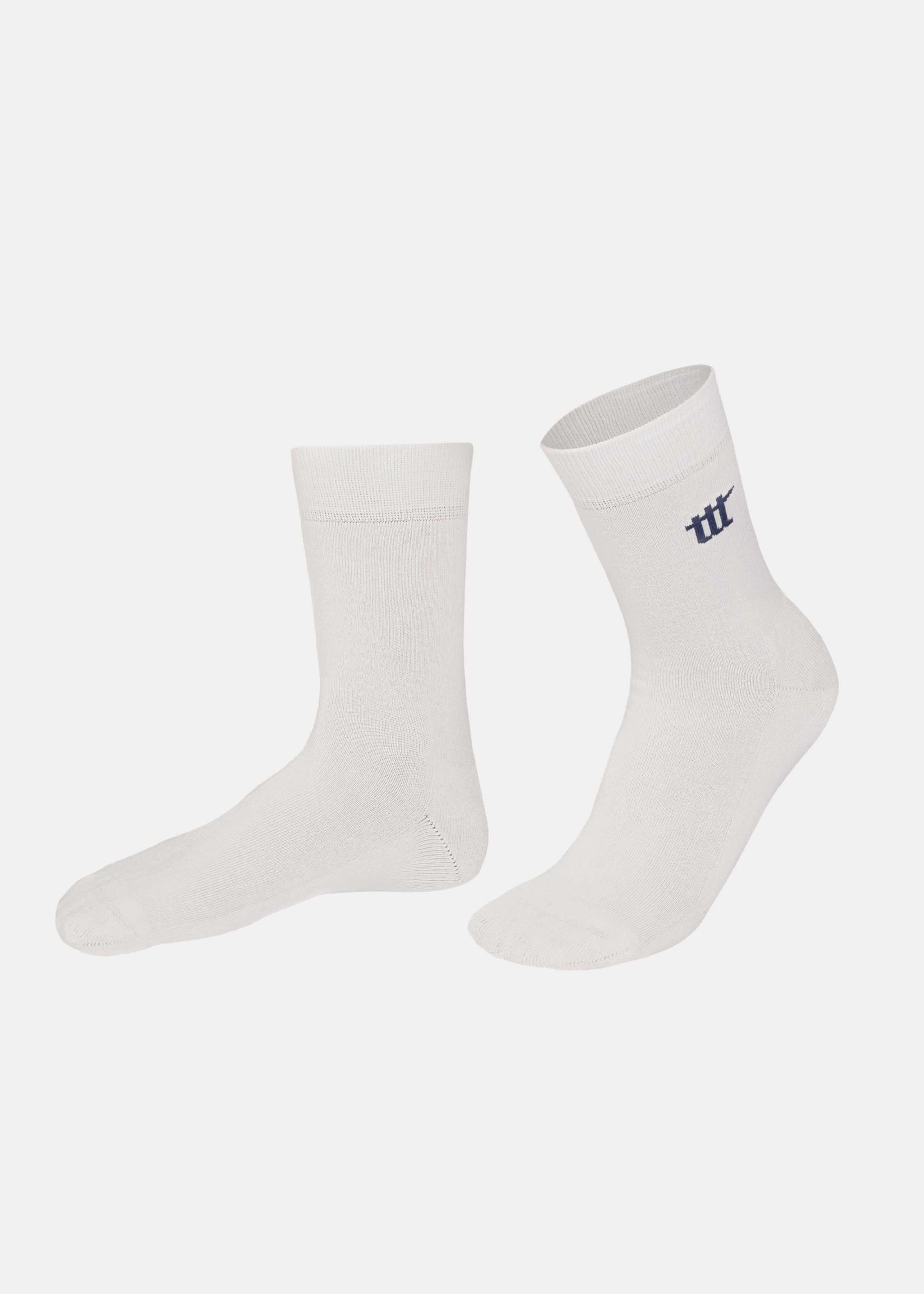 weiß-sportsocken-damen-athleisure-look