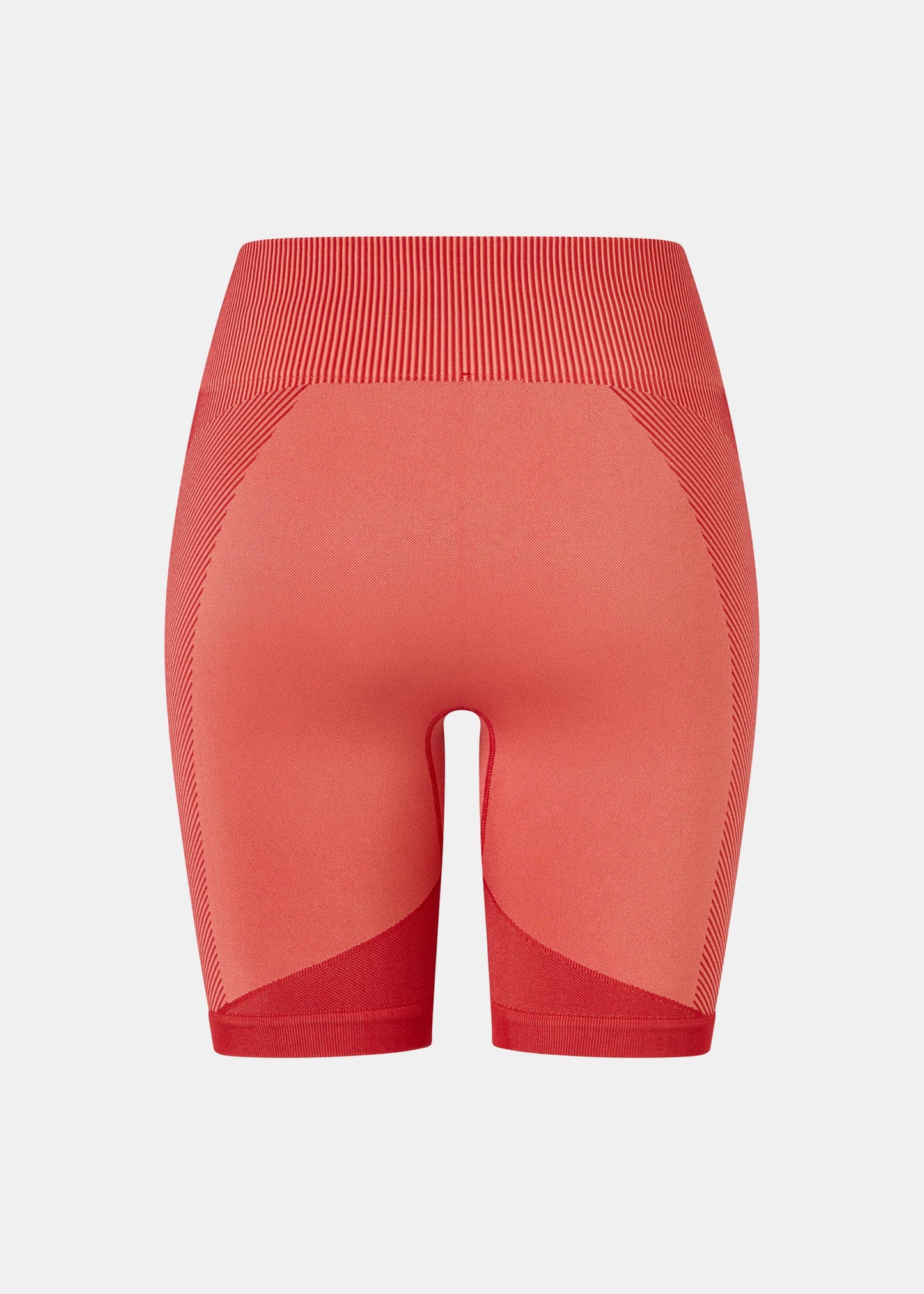 Short leggings in coral with smooth silhouette and seamless construction
