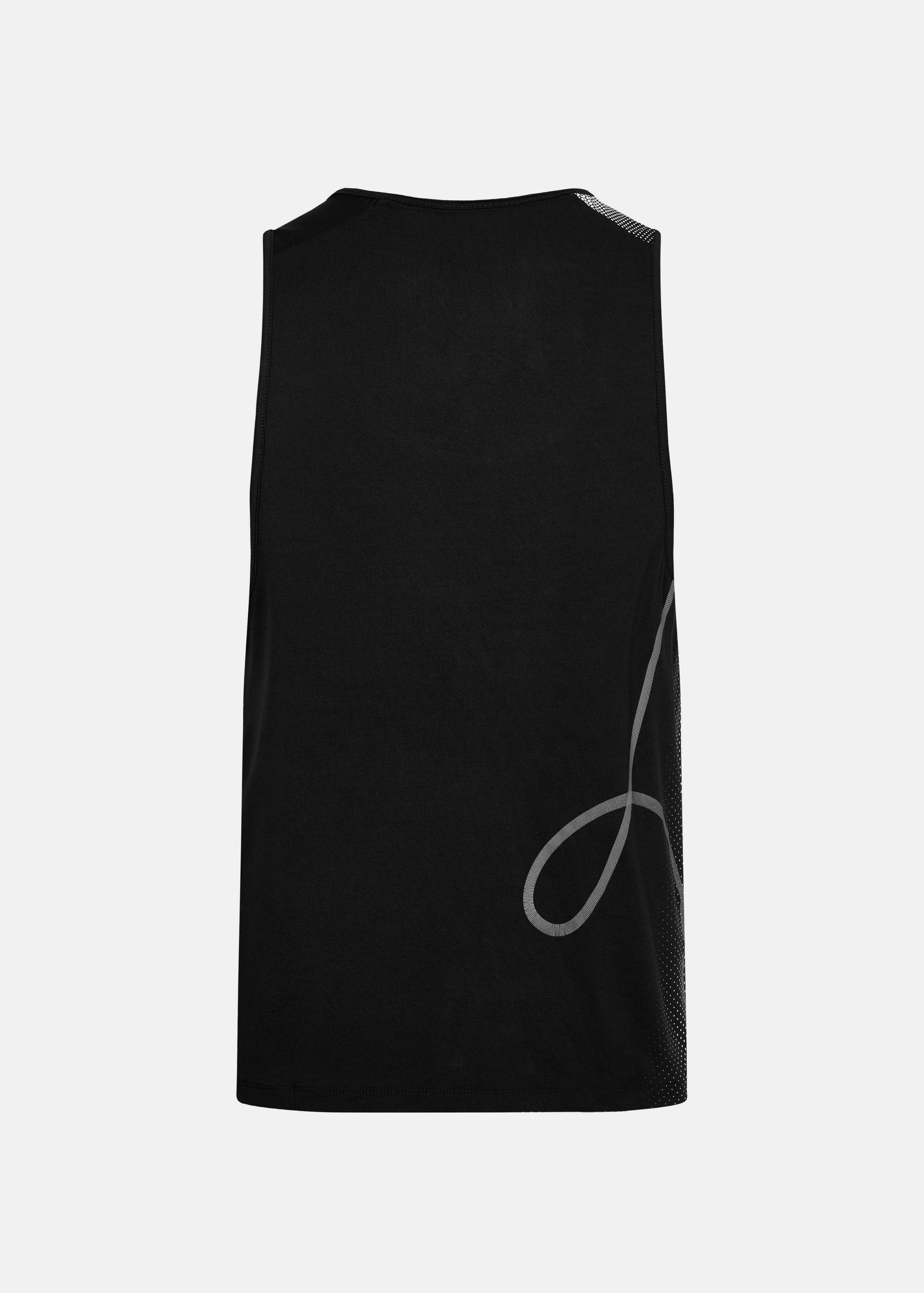 Rückansicht des schwarzen Athleisure Tank Tops mit Fokus auf den hochwertigen Muscle-Tee-Schnitt